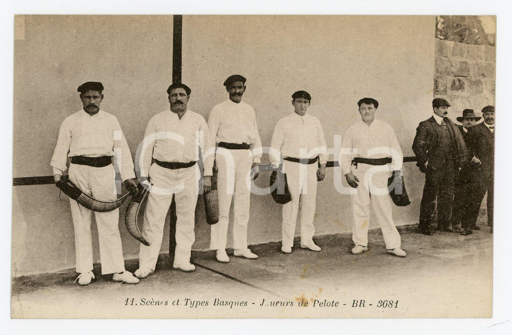 1910 ca PAYS BASCQUE Scènes et types basques - Joueurs de pelote basque POSTCARD  Cartolina postale d'epoca, non viaggiata.Editore: BR - Serie 3681CONDIZIONI: POOR (residui di incollatura al verso)FORMATO: FP    originale e autentica 1