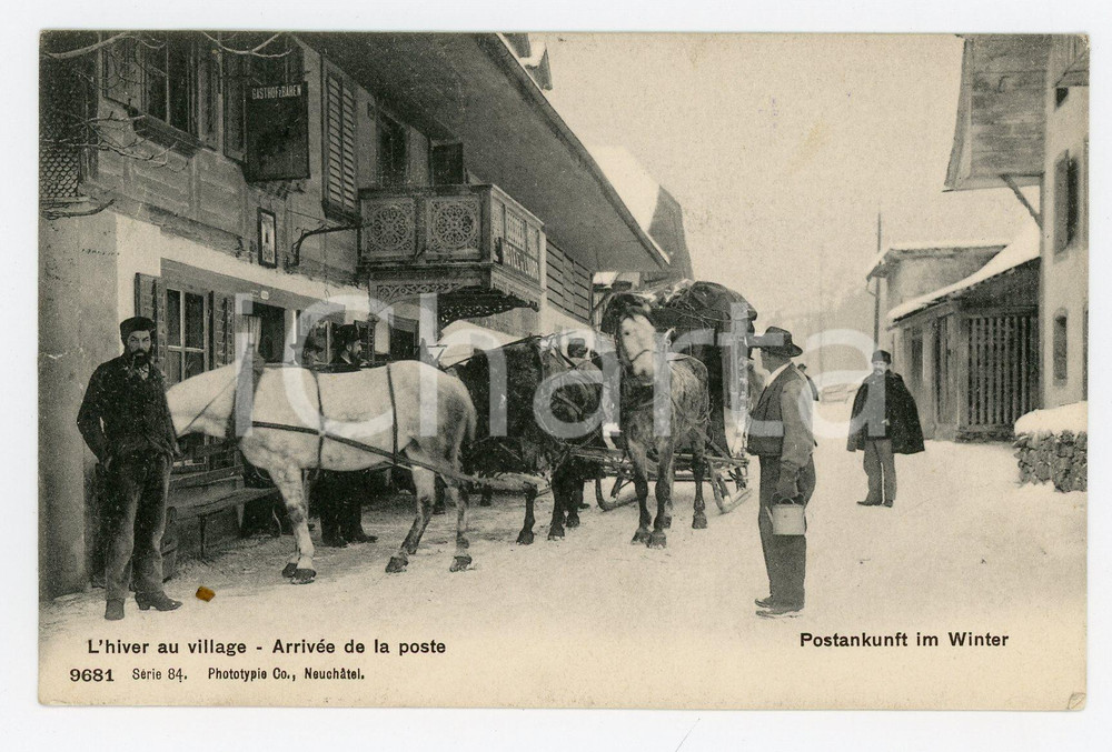 1907 SUISSE COSTUMES Hiver au village - Arrivée de la Poste Carte postale ANIMEE  Cartolina postale d'epoca, viaggiata.CONDIZIONI: FAIR (piccolo strappo al lato sinistro)FORMATO: FP    originale e autentica 1