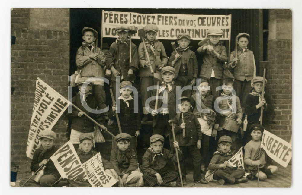 1910 ca BELGIQUE LUTTE SOCIALE Enfants ouvriers - RARE Photo Carte postale RPPC  Cartolina postale d'epoca, non viaggiata.CONDIZIONI: GFORMATO: FP    originale e autentica 1