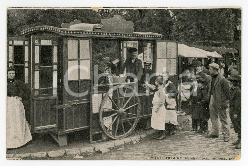 1905 ca PARIS Fête Foraine - Marchand de frites ambulants - Carte postale ANIMEE  Cartolina postale d'epoca, non viaggiata.CONDIZIONI: FAIR (minime abrasioni al lato superiore e all'angolo inferiore destro)FORMATO: FP    originale e autentica 1