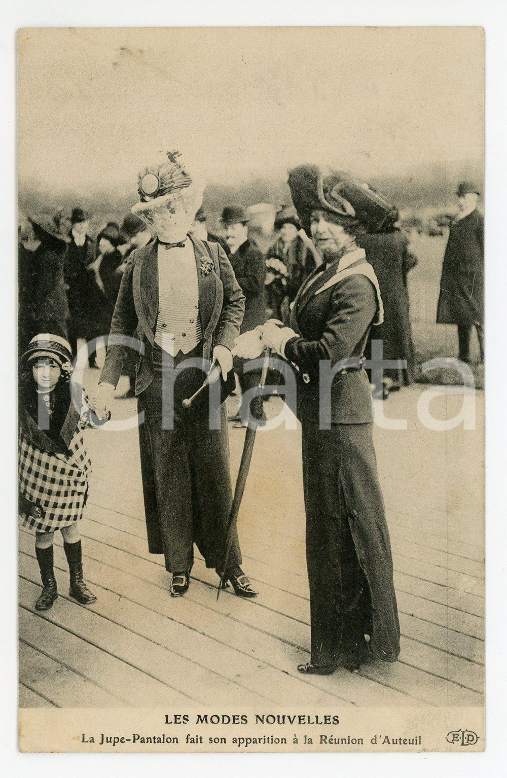 1911 FRANCE Les modes nouvelles - La Jupe-Pantalon à la Réunion d'Auteuil  Cartolina postale d'epoca, viaggiata. FAIR/discreto ingiallimento al verso Formato: 9x14 cm originale e autentica 1