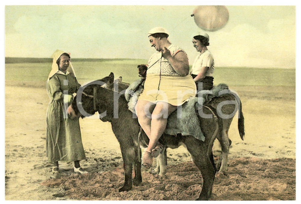 1950 ca FRANCE - HUMOUR Fat woman playing with a balloon on a donkey - Postcard  Cartolina postale d'epoca, non viaggiata.CONDIZIONI: FAIRFORMATO: FP    originale e autentica 1