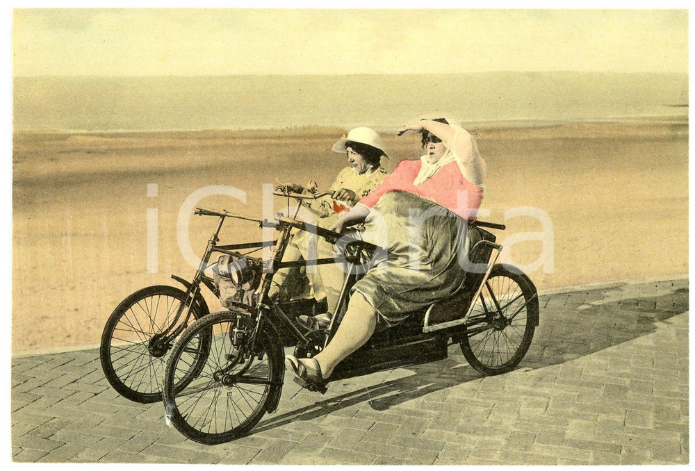 1950ca FRANCE - HUMOUR Fat women on side-by-side tandem bicycle - Postcard FP NV  Cartolina postale d'epoca, non viaggiata.CONDIZIONI: FAIRFORMATO: FP    originale e autentica 1