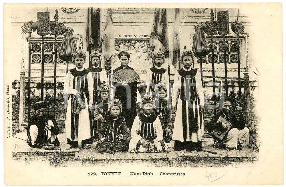1905 ca TONKIN (VIETNAM) NAM-DINH Chanteuses - French postcard ANIMATED  Cartolina postale d'epoca, non viaggiata.CONDIZIONI: G FORMATO: FPEDITORE: P. Dieulefils - Hanoi    originale e autentica 1