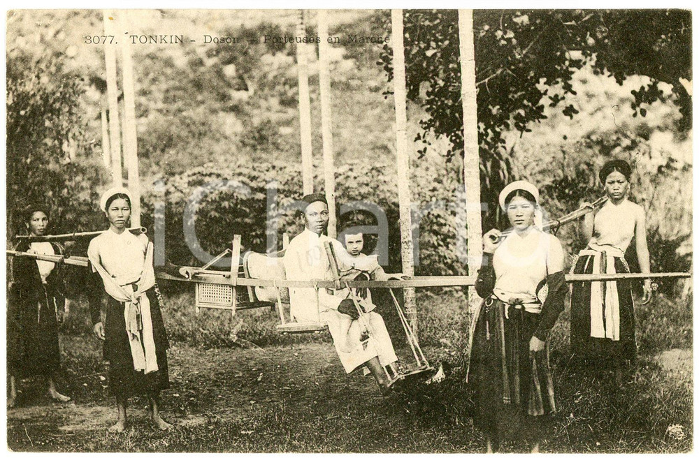 1905 ca TONKIN (VIETNAM) DO SON Porteuses en marche - French postcard ANIMATED  Cartolina postale d'epoca, non viaggiata.CONDIZIONI: G FORMATO: FP    originale e autentica 1