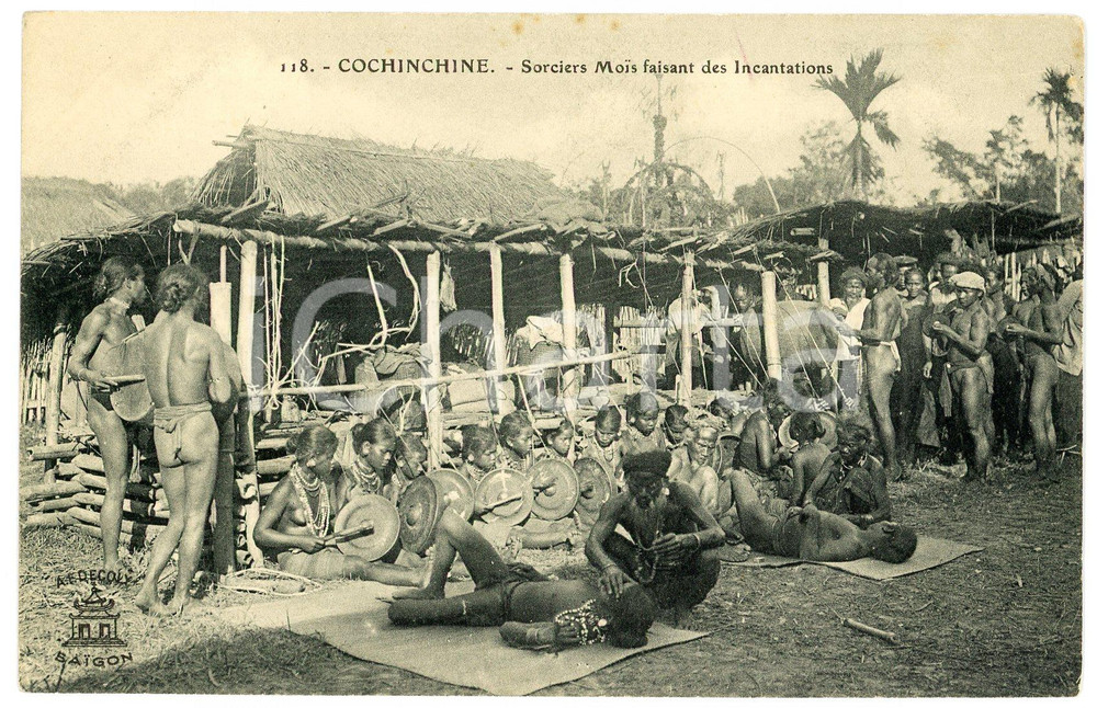 1910 ca VIETNAM COCHINCHINE Sorciers MOIS faisant des incantations *Postcard  Cartolina postale d'epoca, non viaggiata.CONDIZIONI: G FORMATO: FPEDITORE: A.F. Decoly - Saigon    originale e autentica 1