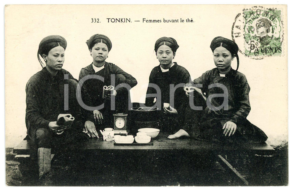 1920 TONKIN (VIETNAM) Femmes buvant le thé - Postcard INDOCHINE FRANCAISE  Cartolina postale d'epoca, viaggiata.Timbro al verso L. G. Vernon, 9&egrave;me colonial, Haipong - TonkinCONDIZIONI: G FORMATO: FP    originale e autentica 1