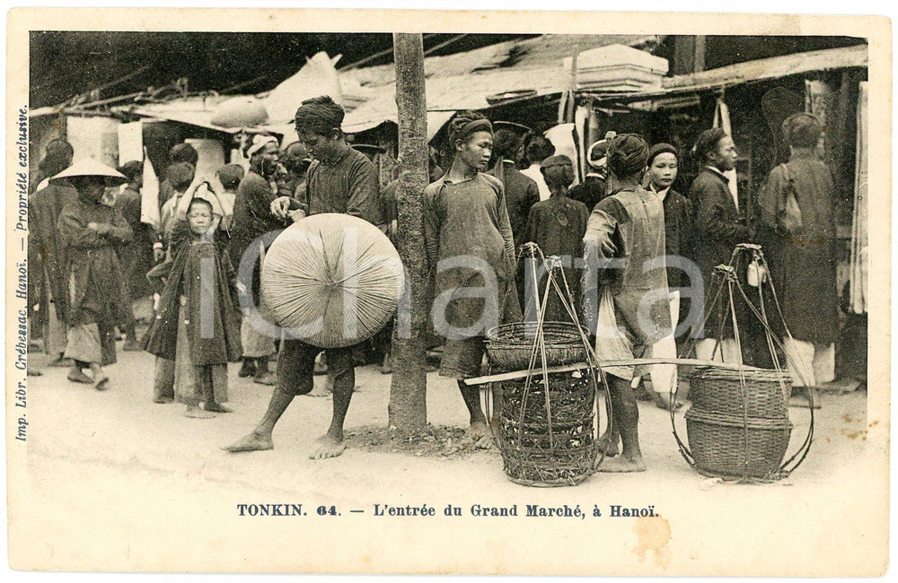 1905 ca HANOI (TONKIN, VIETNAM) Entrée du Grand Marché - Postcard INDOCHINE  Cartolina postale d'epoca, non viaggiata.CONDIZIONI: FAIR (piccole macchie al fronte)FORMATO: FPEDITORE: Cr&eacute;bessac - Hanoi    originale e autentica 1