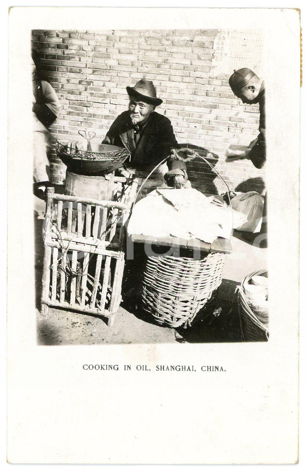 1935 SHANGHAI (CHINA) CRAFTS - Cooking in oil *RPPC Photo postcard Fotocartolina postale d'epoca, viaggiata.CONDIZIONI: G (ma lievi piegature angolari)FORMATO: FP    originale e autentica 1