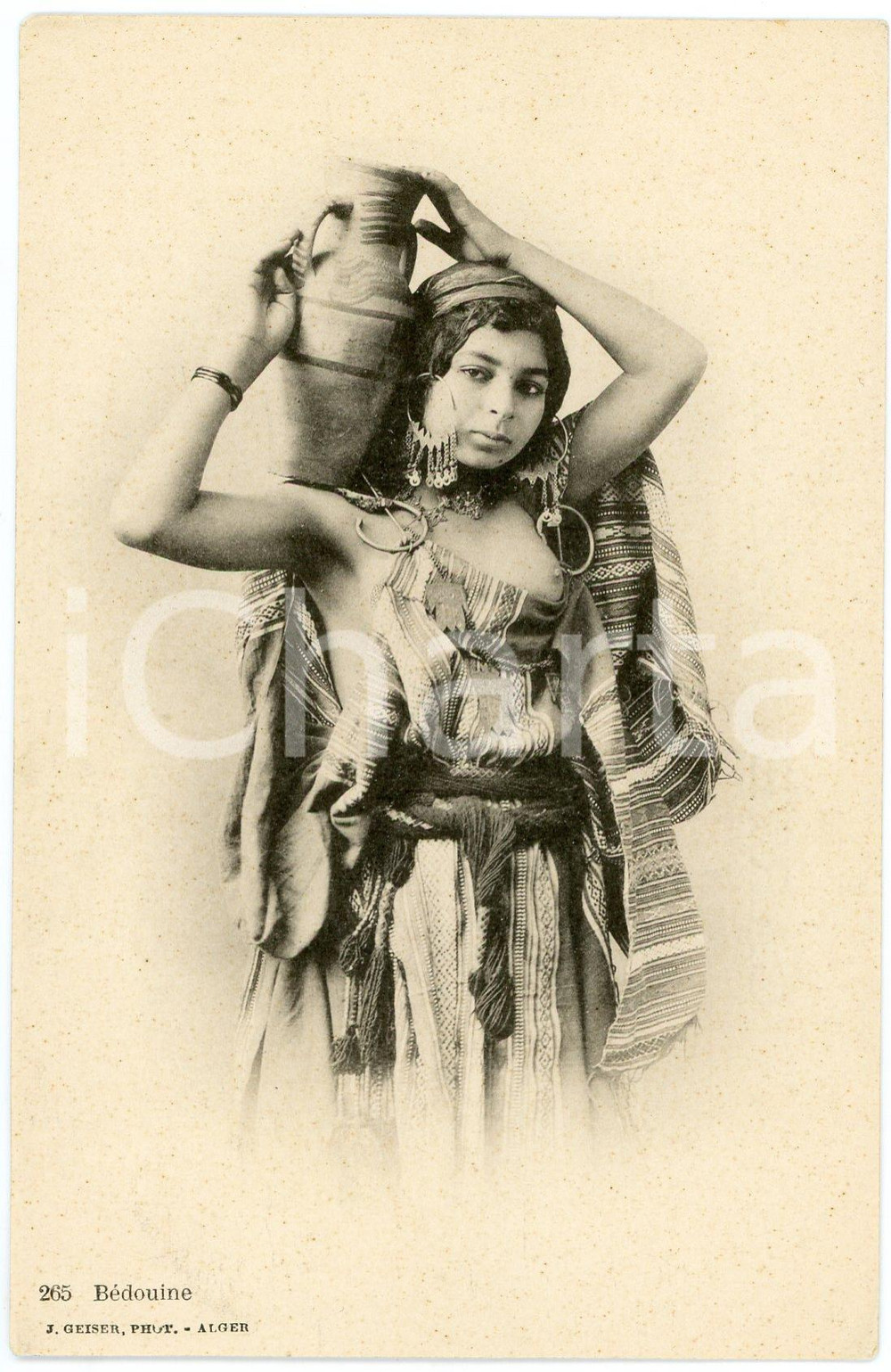 1910 ca ALGERIE Bédouine - Postcard ETHNIC NUDE topless photo GEISER  Cartolina postale d'epoca, non viaggiata.CONDIZIONI: GFORMATO: FP    originale e autentica 1