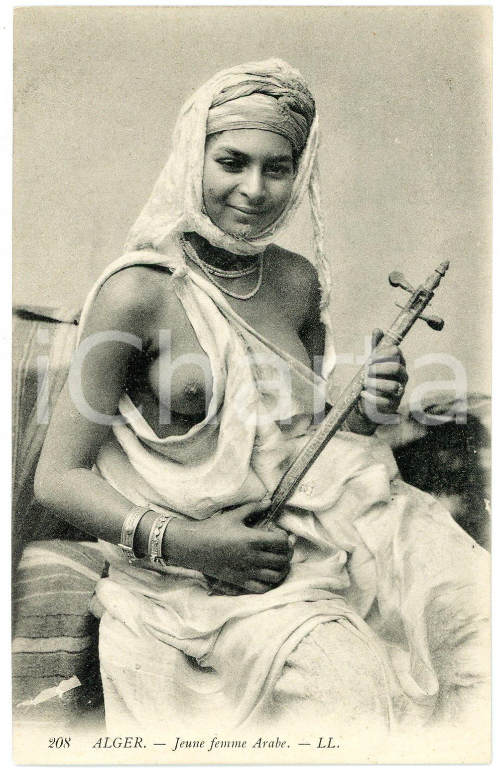 1910 ca ALGER - Jeune femme Arabe - Postcard ETHNIC NUDE topless  Cartolina postale d'epoca, non viaggiata.CONDIZIONI: GFORMATO: FP    originale e autentica 1