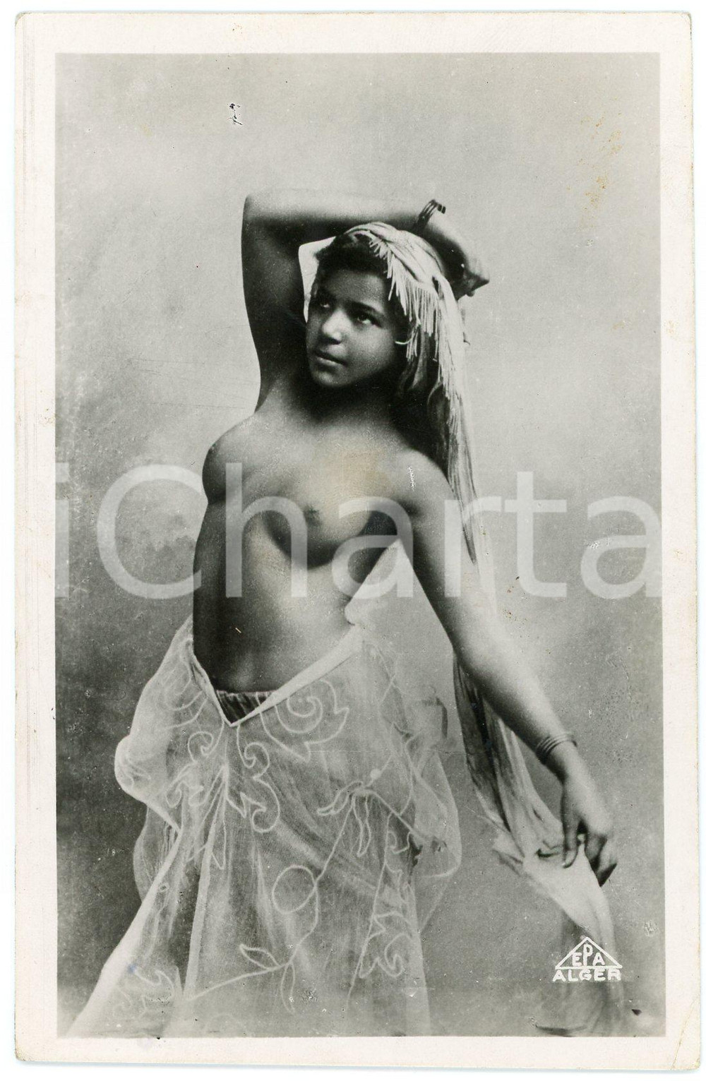 1930 ca Scènes et Types - ALGERIE Jeune danseuse - Postcard ETHNIC NUDE  Cartolina postale d'epoca, scritta ma non viaggiata.CONDIZIONI: FAIR (lievi graffi superficiali; minima piegatura angolare)FORMATO: FP    originale e autentica 1