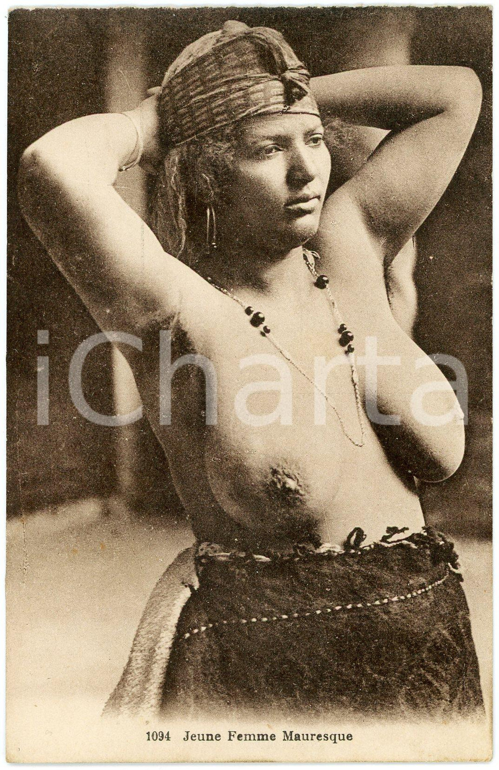1910 ca AFRIQUE DU NORD Jeune femme mauresque - Postcard ETHNIC NUDE topless  Cartolina postale d'epoca, non viaggiata.CONDIZIONI: GFORMATO: FP     originale e autentica 1