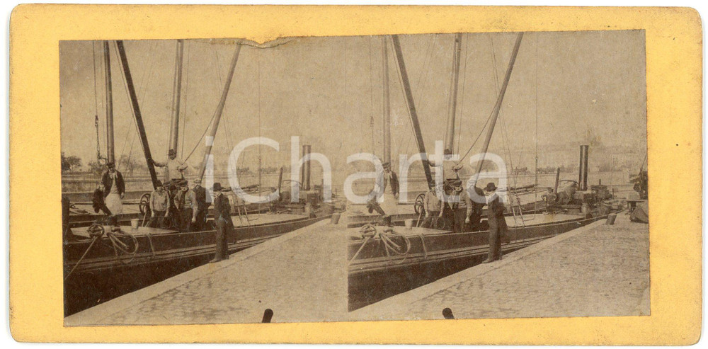 1910 ca LIEGE (BELGIQUE) Bateau sur les quais - ANIMATED Stereoview Fotografia stereoscopica d'epoca, su cartoncino rigido.FORMATO: 18x9 cmCONDIZIONI: F (sbrecciatura alla pellicola al lato superiore)    originale e autentica 1