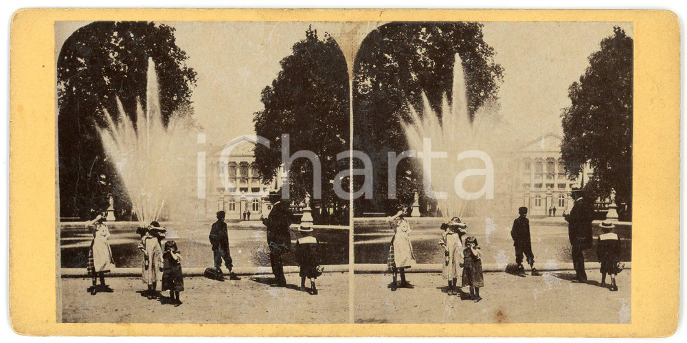 1910 ca LIEGE (BELGIQUE) Jardins - ANIMATED Stereoview children Fotografia stereoscopica d'epoca, su cartoncino rigido.FORMATO: 18x9 cmCONDIZIONI: POOR (macchie)    originale e autentica 1