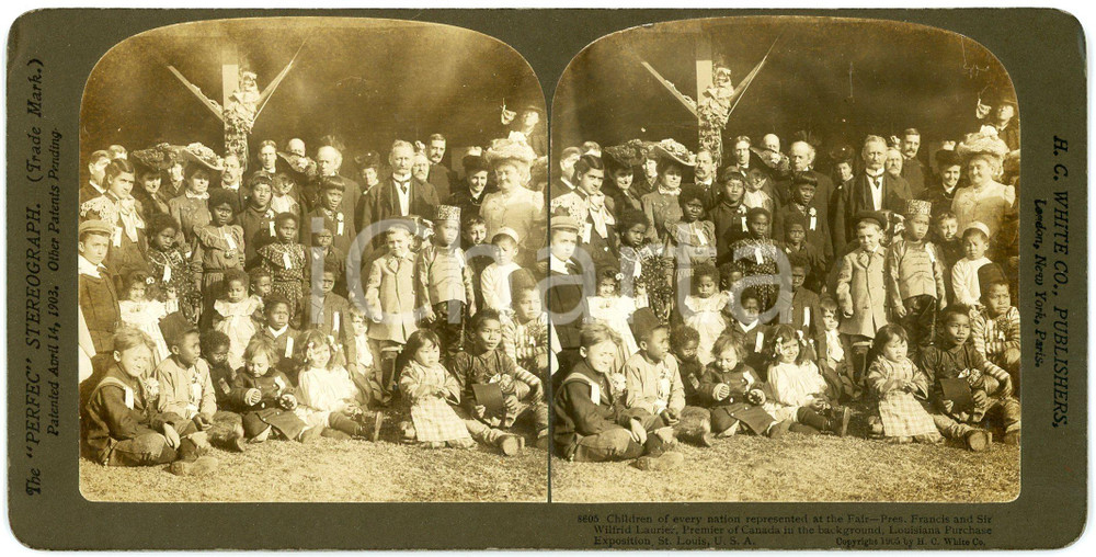 1904 SAINT LOUIS Louisiana Purchase Expo - Children of every nation - Stereoview Fotografia stereoscopica d'epoca, su cartoncino rigido.Didascalia originale: "Children of every nation represented at the fair, Pres. Francis and Sir Wilfrid Laurier of Canada in the background, Louisiana Purchase Exposition, St. Louis, U.S.A."EDITORE: H. C. White, USA FORMATO: 18x9 cmCONDIZIONI: G     originale e autentica 1