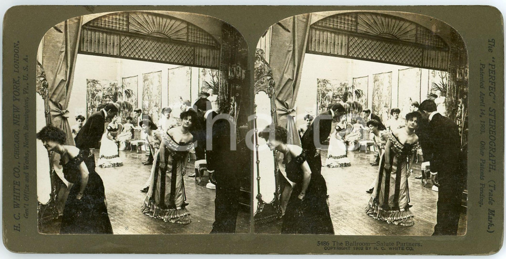 1902 USA The Ballroom - Salute partners - Stereoview H. C. WHITE Fotografia stereoscopica d'epoca, su cartoncino rigido.EDITORE: H. C. White, USA FORMATO: 18x9 cmCONDIZIONI: G     originale e autentica 1