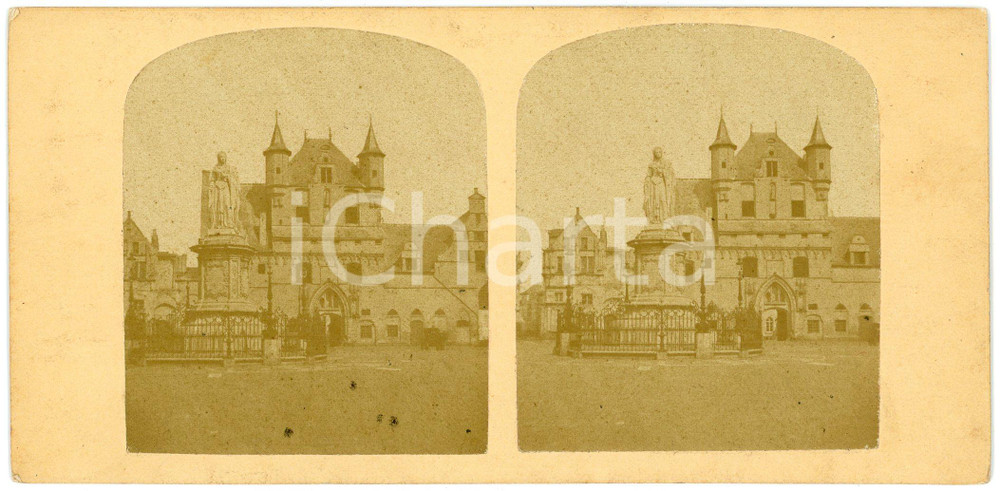 1900 ca MALINES (BELGIQUE) Statue de Marguerite d'Autriche - Vintage Stereoview Fotografia stereoscopica d'epoca, su cartoncino.FORMATO: 18x9 cmCONDIZIONI: G (ma piccole macchie)    originale e autentica 1