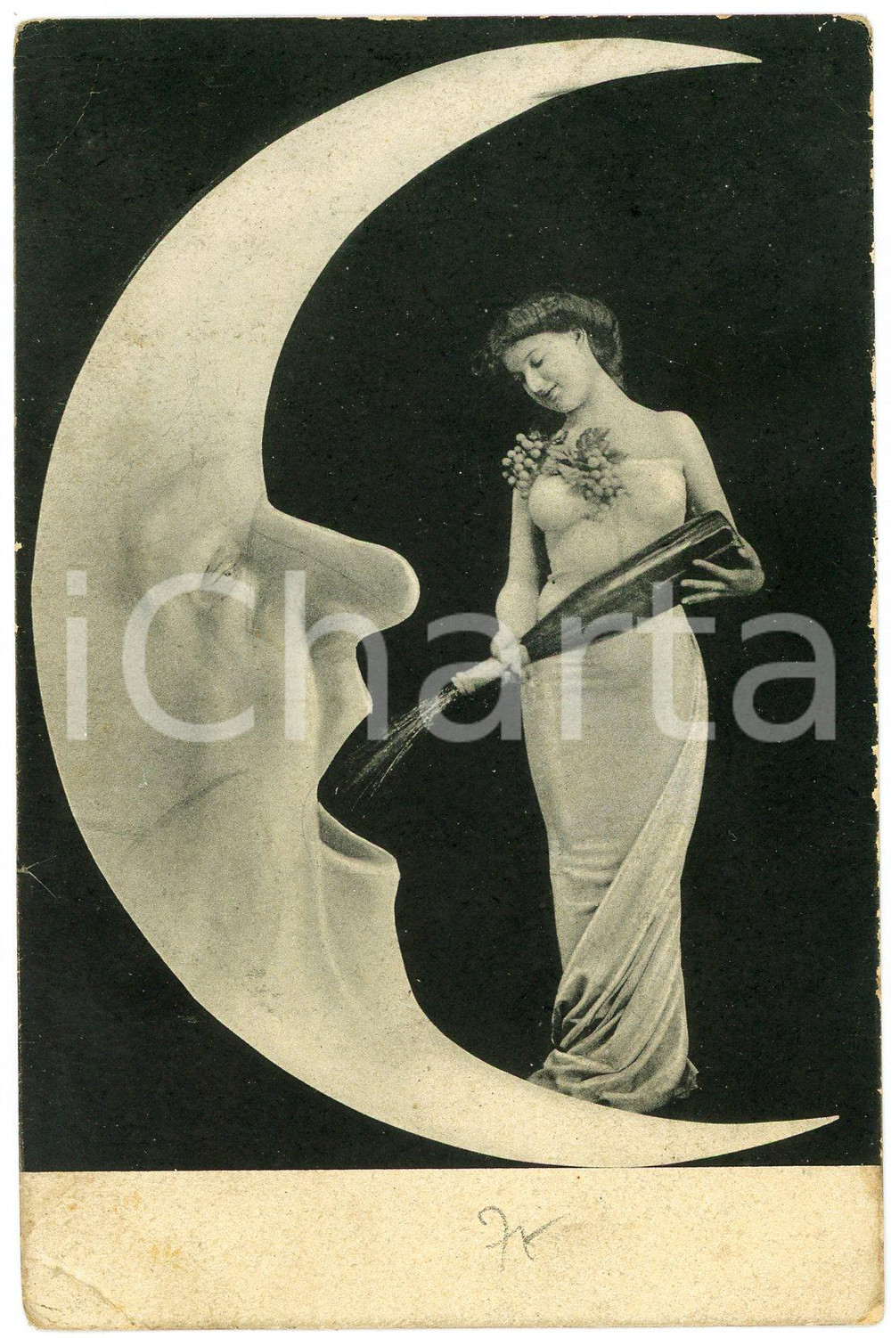 1905 BELLE EPOQUE Elegant woman pouring champagne into a moon - Postcard  Cartolina postale d'epoca, viaggiata.CONDIZIONI: F (piegature angolari e lieve abrasione al verso)FORMATO: FP    originale e autentica 1