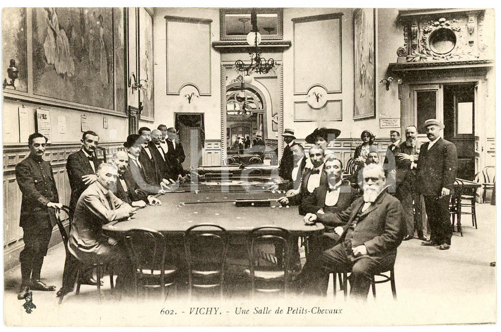 1920 VICHY (FRANCE) Casino - Une Salle de Petits-Chevaux - Animated postcard  Cartolina postale d'epoca, viaggiata.CONDIZIONI: F (piccola piegatura all'angolo inferiore sinistro e al lato superiore)FORMATO: FP    originale e autentica 1