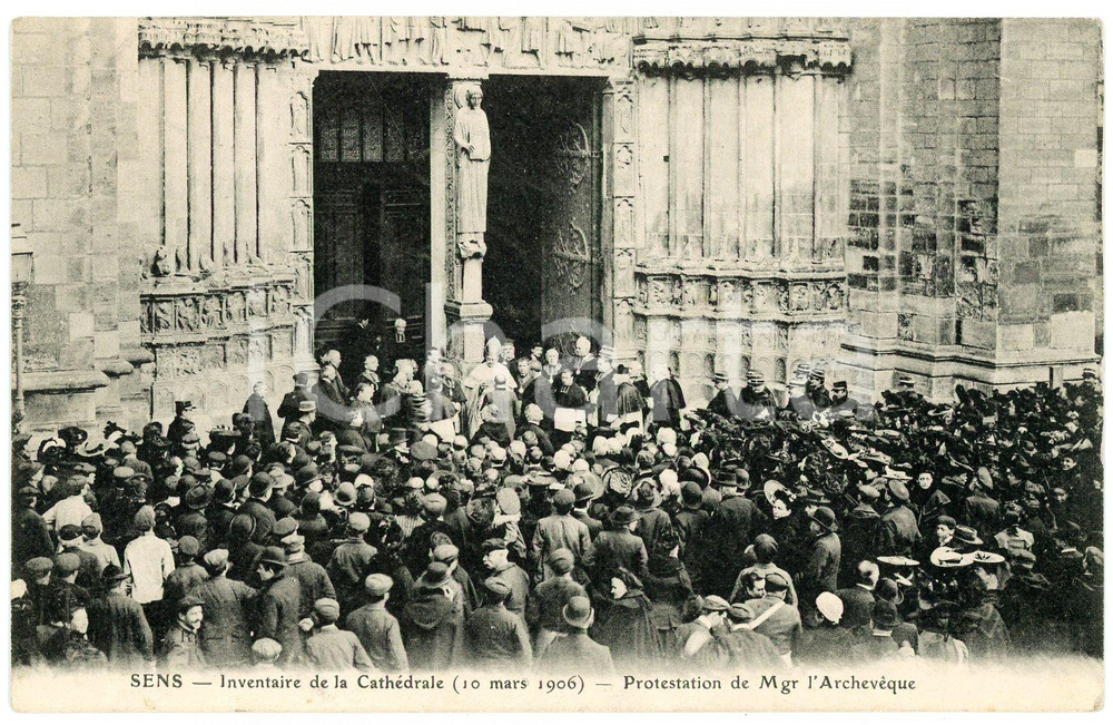 1911 SENS (F) Protestation de Mgr l'Archevêque - Cathédrale *Animated postcard  Cartolina postale d'epoca, viaggiata.CONDIZIONI: GFORMATO: FP    originale e autentica 1