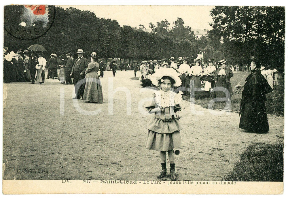 1910 ca SAINT-CLOUD (F) Le Parc - Jeune Fille jouant au diabolo - Old postcard  Cartolina postale d'epoca animata, viaggiata (francobollo parzialmente asportato).CONDIZIONI: GFORMATO: FP    originale e autentica 1