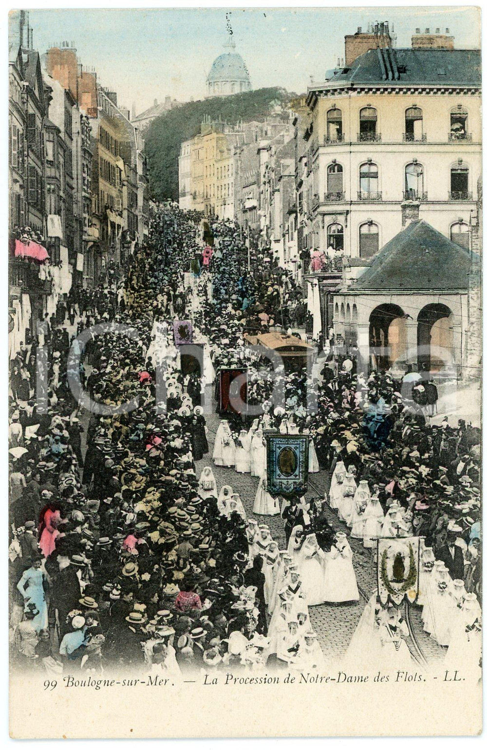 1905 ca BOULOGNE-SUR-MER (F) La Procession de Notre-Dame des Flots - Postcard  Cartolina postale d'epoca animata, non viaggiata.CONDIZIONI: GFORMATO: FP    originale e autentica 1