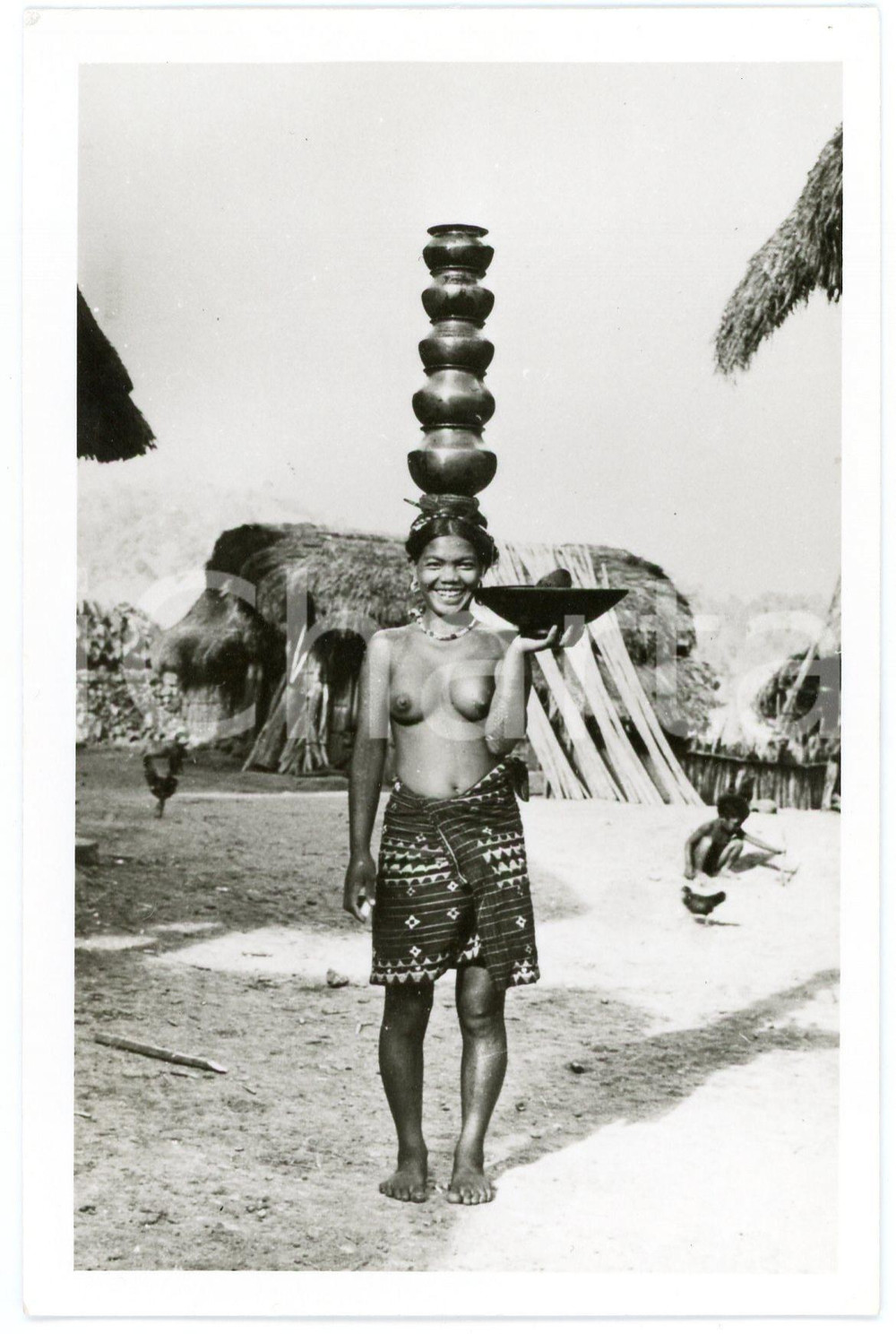 1960 ca PHILIPPINES Eduardo MASFERRÉ Indigenous girl ETHNIC NUDE Postcard RPPC  Cartolina postale d'epoca.CONDIZIONI: FAIRFORMATO: FP    originale e autentica 1