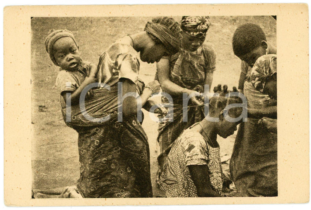 1930 ca CONGO FRANÇAIS - CUSTOMS - Salon de Coiffure - Postcard  Cartolina postale d'epoca, realizzata da fotografia di Ren&eacute; Moreau, non viaggiata. GOOD/buono  Formato: 14x9 cm originale e autentica 1