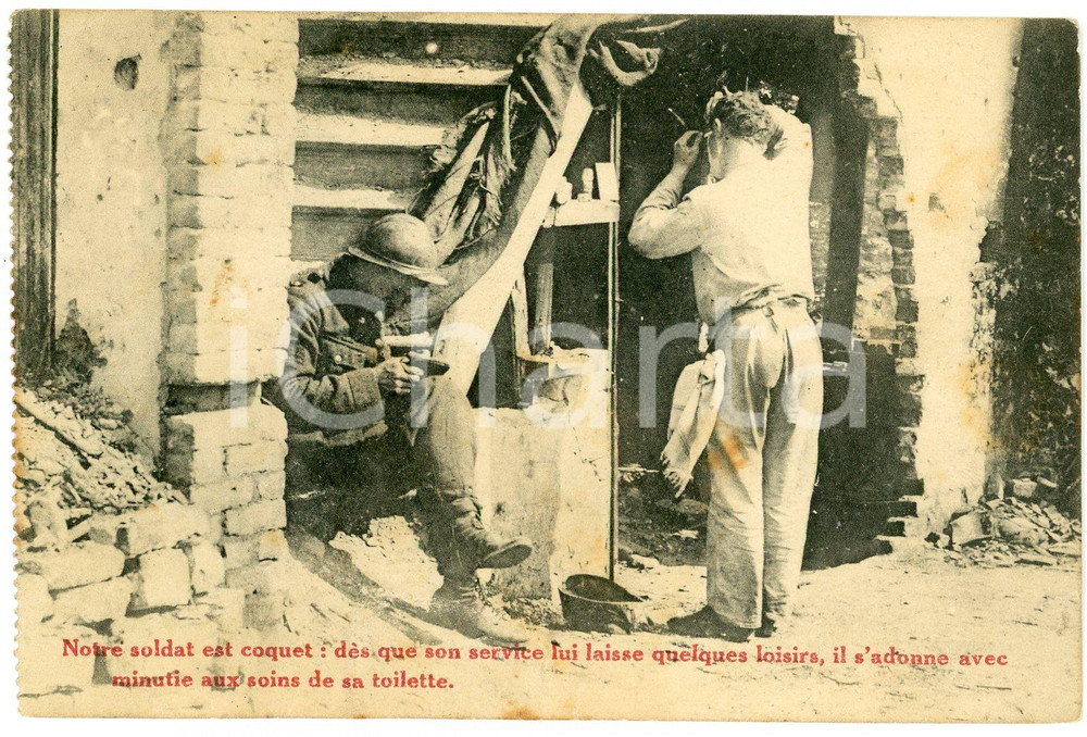 1915 ca WW1 BELGIQUE Notre soldat est coquet - DAMAGED old postcard  Cartolina postale d'epoca, non viaggiata. VERY POOR/gravemente danneggiato danni da umidità al lato inferiore e macchie al verso Formato: 14x9 cm originale e autentica 1