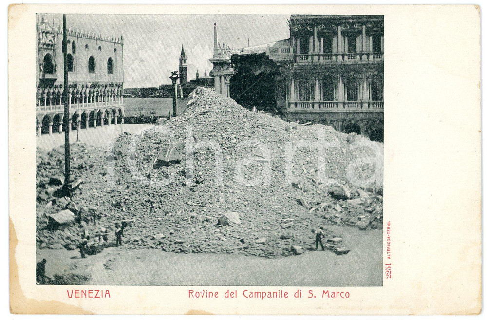 1902 VENEZIA Rovine del campanile di San Marco - Cartolina FP NV  Cartolina postale d'epoca, non  viaggiata.CONDIZIONI: FAIR (macchie al margine inferiore)FORMATO: FP    originale e autentica 1