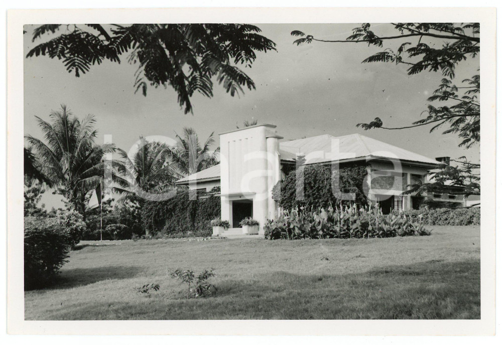 1949 BURUNDI - USUMBURA - Résidence du Commissaire provincial ^Photo J. MULDERS  Fotografia d'epoca, che reca al verso la didascalia originale.FOTOGRAFO: J. Mulders - CongopresseCONDIZIONI: GFORMATO: 18x12 cm     originale e autentica 1