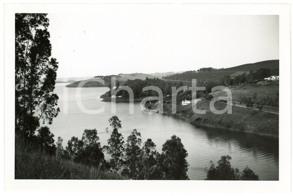 1949 RUANDA - Lac KIVU - Territoire de SHANGUGU - Photo DE POOTER 18x12 cm  Fotografia d'epoca, che reca al verso la didascalia originale.FOTOGRAFO: De Pooter - CongopresseCONDIZIONI: G (ma minime piegature angolari)FORMATO: 18x12 cm     originale e autentica 1