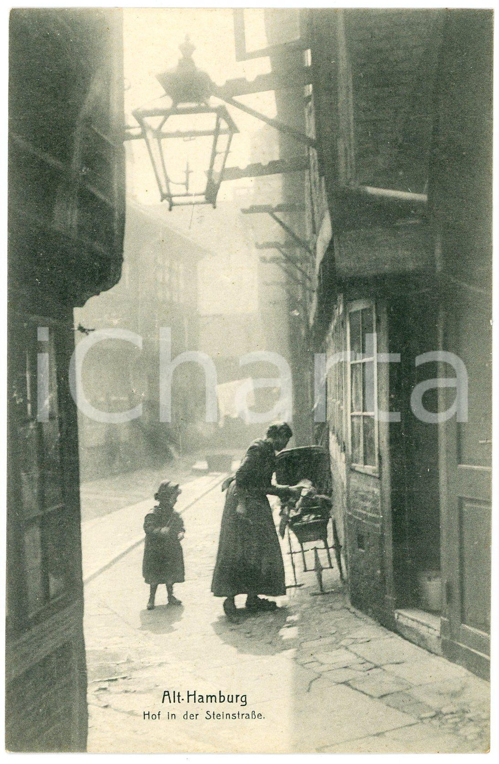 1910 ca ALT-HAMBURG (DEUTSCHLAND) Hof in der Steinstrasse - Postcard FP NV  Cartolina d'epoca, viaggiata. FAIR/discreto Lievi smussature agli angoli Formato: FP originale e autentica 1