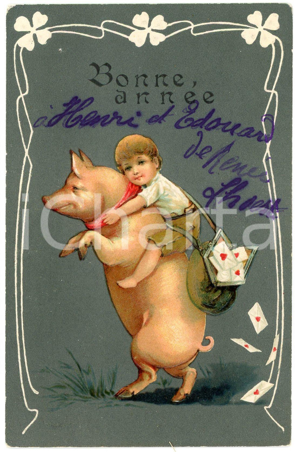 1918 - BONNE ANNÉE - Child on pig's shoulder - Embossed postcard  Cartolina postale d'epoca, viaggiata, in rilievo.CONDIZIONI: F (lievi piegature e abrasioni angolari)FORMATO: FP    originale e autentica 1
