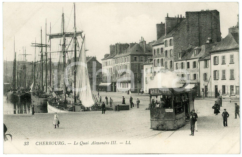 1910 ca CHEBROURG - FRANCE Le Quai Alexandre III - Carte postale FP NV  Cartolina postale d'epoca, non viaggiata. FAIR/discreto Lievi smussature agli angoli Formato: FP originale e autentica 1