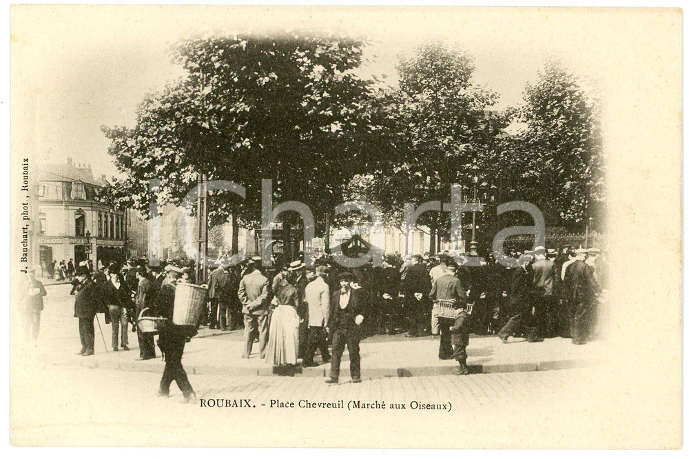 1900 ca ROUBAIX Place Chevreuil - Marché aux oiseaux - Carte postale FP NV  Cartolina postale d'epoca, non viaggiata. FAIR/discreto Lievi smussature agli angoli Formato: FP originale e autentica 1