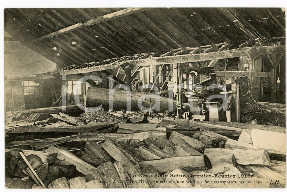 1910 CRUE DE LA SEINE - CHARENTON Interieur d'une scierie - Carte postale FP NV  Cartolina postale d'epoca, non viaggiata. FAIR/discreto Lievi smussature agli angoli Formato: FP originale e autentica 1