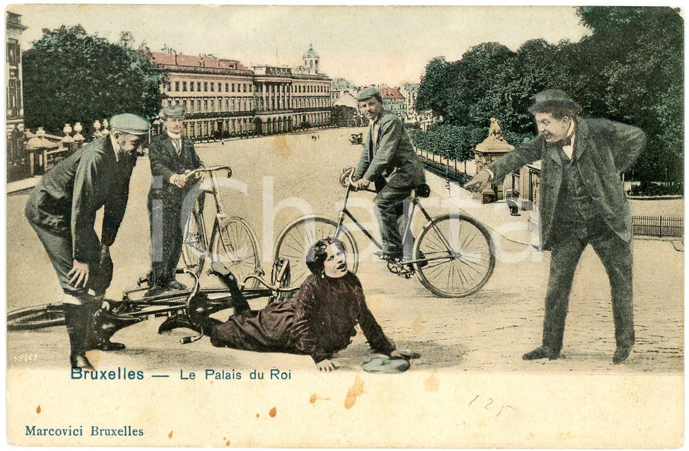 Cartolina originale da collezione 1900 ca HUMOUR  BRUXELLES Palais du Roi  Femme tombÃ©e de vÃ©lo  Carte postale 1