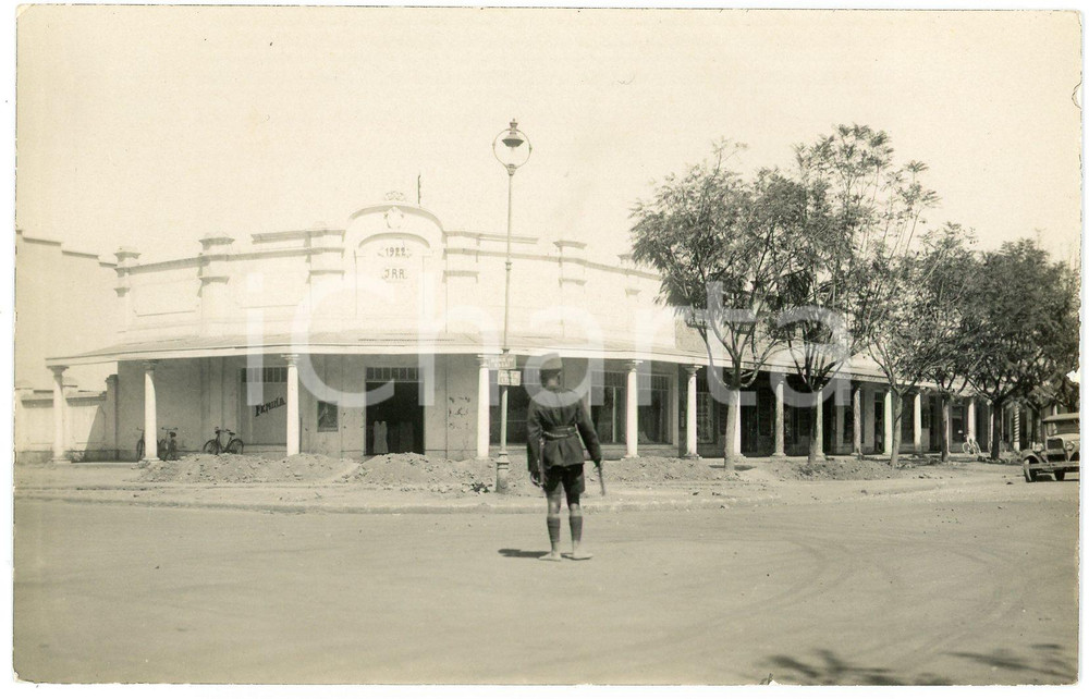 1920 ca ELISABETHVILLE CONGO BELGE Soldier in the middle of the street Postcard  Cartolina postale d'epoca, non viaggiata.CONDIZIONI: FAIR FORMATO: FP    originale e autentica 1