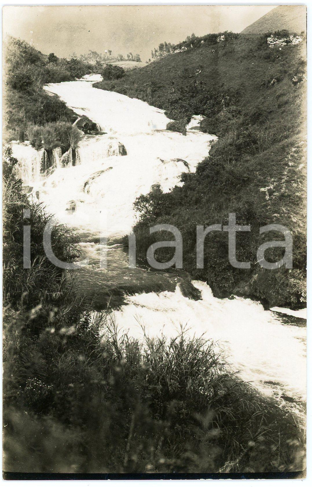1920 ca RWANDA - RWAZA Chutes de Mukonga en aval du front - Carte postale FP NV  Cartolina postale d'epoca, non viaggiata ma con nota manoscritta al verso.CONDIZIONI: FAIR (aloni ai margini)FORMATO: FP    originale e autentica 1