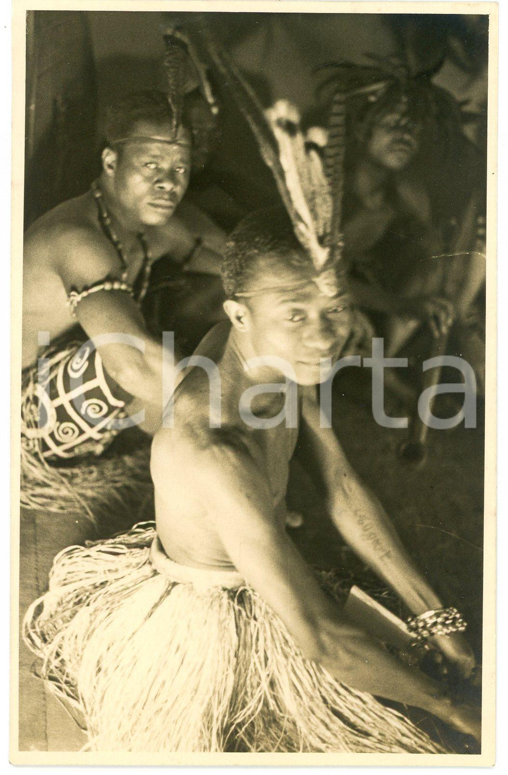 1920 ca AFRICA - CONGO BELGE Men in tribal dress - Postcard FP NV  Cartolina postale d'epoca, non viaggiata ma con nota manoscritta al verso.CONDIZIONI: GOODFORMATO: FP    originale e autentica 1