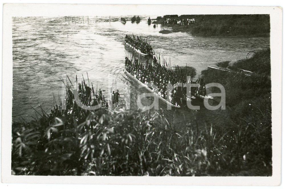 1930 ca AFRICA - CONGO BELGE Warriors on the canoes - Postcard FP NV  Cartolina postale d'epoca, non viaggiata.CONDIZIONI: FAIR (lievi smussature agli angoli)FORMATO: FP    originale e autentica 1