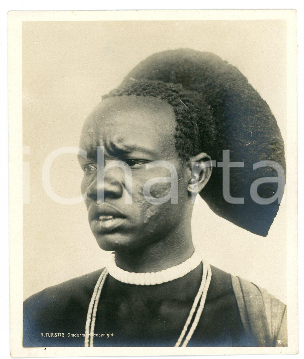 1910 ca Anglo-Egyptian SUDAN - Native man - Portrait (1) Photo R. TÜRSTIG Fotografia seriale d'epoca.FOTOGRAFO: R. T&uuml;rstig - Omdurman GOOD/buono  Formato: 10x12 cm originale e autentica 1