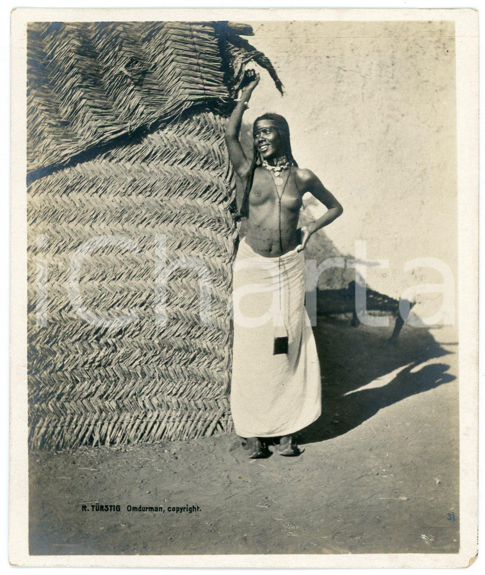 1910 ca Anglo-Egyptian SUDAN - JA'ALIN girl - ETHNIC NUDE - Photo R. TÜRSTIG Fotografia seriale d'epoca.FOTOGRAFO: R. T&uuml;rstig - Omdurman GOOD/buono  Formato: 10x12 cm originale e autentica 1
