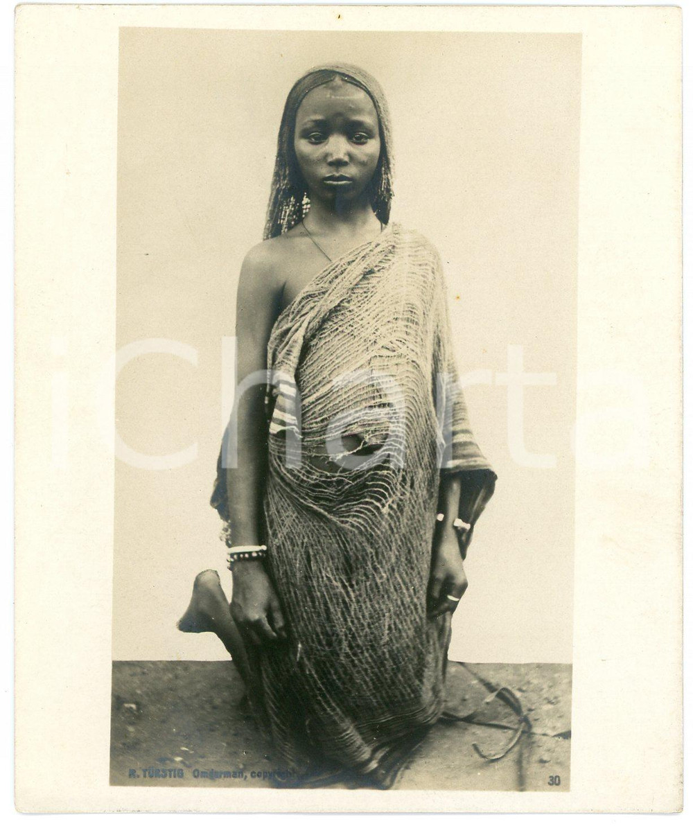 1910 ca Anglo-Egyptian SUDAN - Veiled native girl - Photo R. TÜRSTIG Fotografia seriale d'epoca.FOTOGRAFO: R. T&uuml;rstig - Omdurman GOOD/buono  Formato: 10x12 cm originale e autentica 1