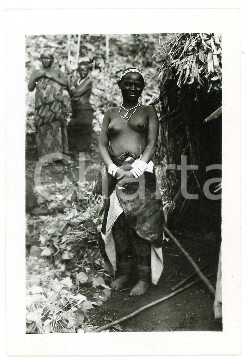 1950 ca RUANDA Woman MUHUTU - Portrait - ETHNIC NUDE - Photo 6x10 cm  Fotografia d'epoca, con timbro-didascalia al verso. GOOD/buono  Formato: 6x10 cm originale e autentica 1