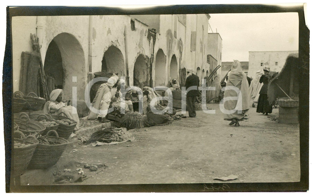 1920 ca BISKRA (ALGERIA) COSTUMI - Mercato tradizionale (4) Foto 14x9 cm  Fotografia d'epoca. GOOD/buono  Formato: 14x9 cm originale e autentica 1