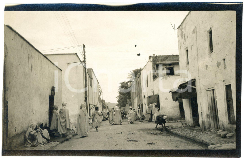 1920 ca BISKRA (ALGERIA) COSTUMI - Scena di strada (2) - Foto 14x9 cm  Fotografia d'epoca. GOOD/buono  Formato: 14x9 cm originale e autentica 1