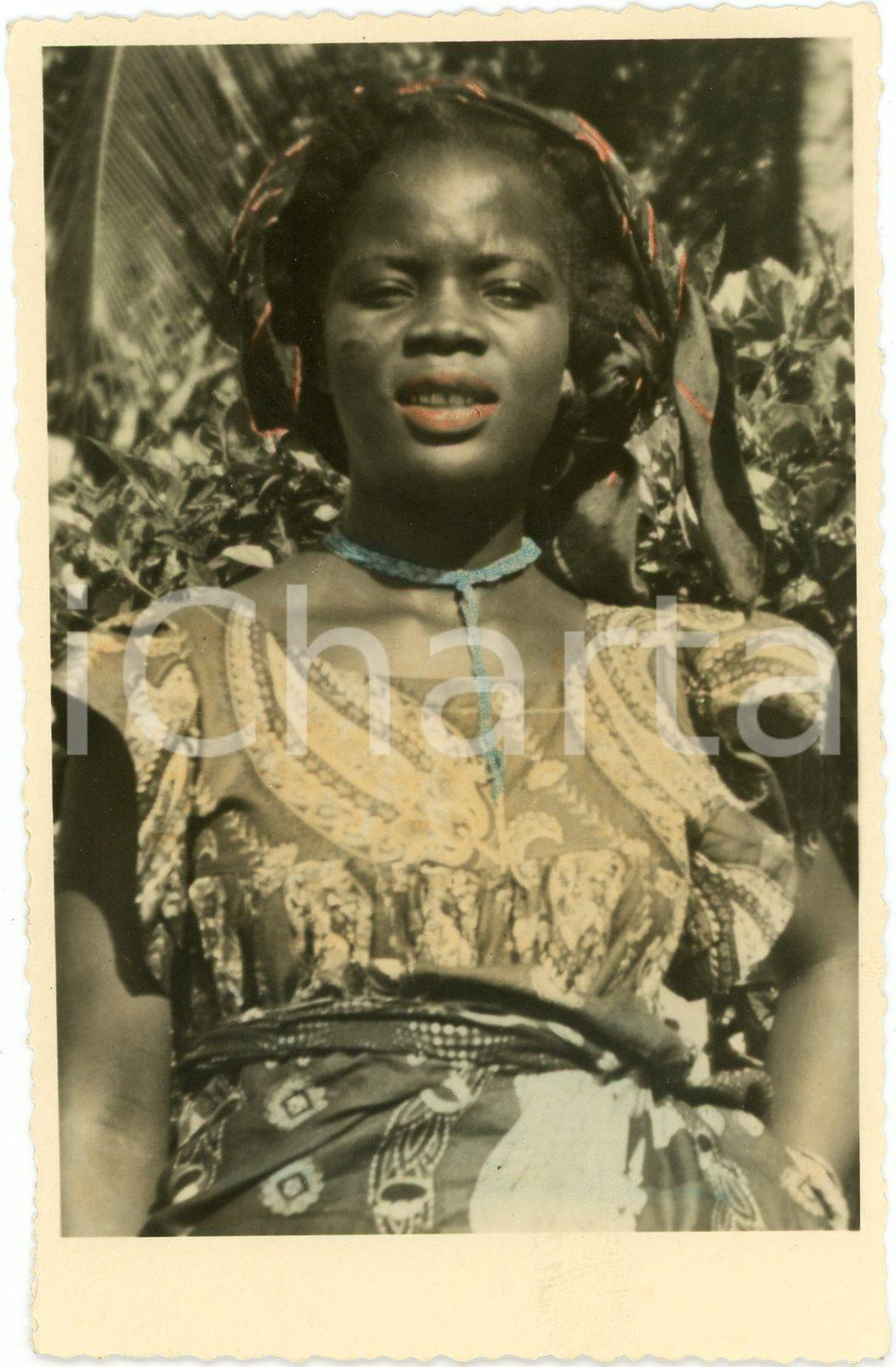 1950 CONGO BELGE Portrait d'une femme avec costume typique - Carte postale FP VG  Cartolina d'epoca, viaggiata. FAIR/discreto Lievi Smussature agli angoli Formato: FP originale e autentica 1